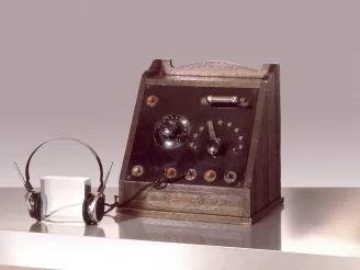 Sharp crystal radio